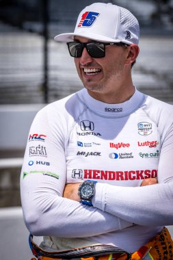 New Albany, Ohio 'dan GRAHAM RAHAL (15), Indy 500 için Speedway, IN' deki Indianapolis Motor Yarış Pisti 'nde antrenman yapmaya hazırlanıyor..