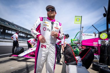 Noblesville, Indiana 'dan CONOR DALY (24) Indy 500 için Speedway, IN' deki Indianapolis Motor Yarış Pisti 'nde pratik yapmaya hazırlanıyor..