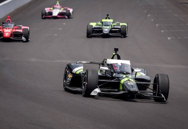 İsviçre Cenevre 'nin Romain GROSJEAN (77), Speedway, IN' de Indy 500 için yapılan bir uygulama oturumu sırasında Indianapolis Motor Speedway 'in ön sırasından geliyor..