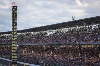Payette, Idaho 'dan STING RAY ROBB (41) adlı NTT INDYCAR SERIES sürücüsü, Indianapolis 500' ün 108. Koşu sırasında Indianapolis Yarış Pisti.