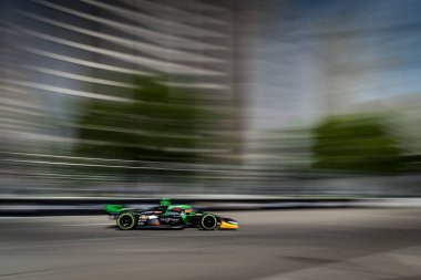 Cenevre, İsviçre 'den ROMAIN GROSJEAN (77) Detroit, MI' deki Detroit Caddeleri 'ndeki Detroit Grand Prix' sine katılmak için üçüncü dönemeçten geçiyor..