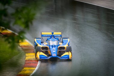 Bridgetown, Barbados 'tan KYFFIN SIMPSON (R) (4), Elkhart Gölü, WI' deki Road America 'da oynanan ıslak antrenman sırasında 12. virajdan (Canada Corner) geçiyor..