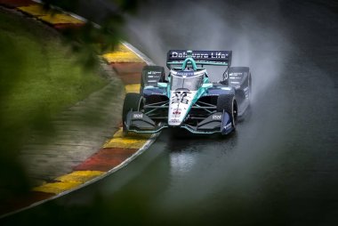 İsveç 'in Kumla kentinden MARCUS ERICSSON (28), Elkhart Gölü, WI' deki Road America 'da düzenlenen XPEL Grand Prix için yapılan ıslak tatbikat sırasında 12. viraja giriyor..