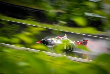 Payette, Idaho 'dan STING RAY ROBB (41), WI, Elkhart Gölü' ndeki Road America 'da oynanan ıslak antrenman sırasında 12. viraja giriyor..