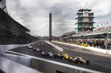 Woodbury, Connecticut 'tan SANTINO FERRUCCI (14), Indianapolis 500' ün 108. koşusu sırasında Speedway IN 'deki Indianapolis Motor Yarış Pisti' nde piste çıkıyor..