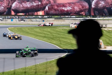 Cenevre 'den ROMAIN GROSJEAN (77), İsviçre' nin Elkhart Gölü 'ndeki Road America' da XPEL Grand Prix için pratik yapmaktadır..