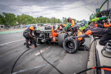SANTINO FERRUCCI (14) Woodbury, Connecticut 'tan XPEL Grand Prix sırasında hizmet için Elkhart Gölü, WI..