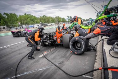 SANTINO FERRUCCI (14) Woodbury, Connecticut 'tan XPEL Grand Prix sırasında hizmet için Elkhart Gölü, WI..