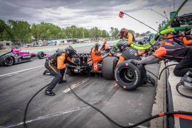 SANTINO FERRUCCI (14) Woodbury, Connecticut 'tan XPEL Grand Prix sırasında hizmet için Elkhart Gölü, WI..
