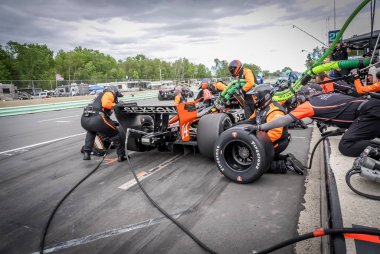 SANTINO FERRUCCI (14) Woodbury, Connecticut 'tan XPEL Grand Prix sırasında hizmet için Elkhart Gölü, WI..