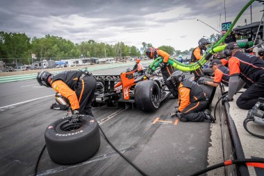 SANTINO FERRUCCI (14) Woodbury, Connecticut 'tan XPEL Grand Prix sırasında hizmet için Elkhart Gölü, WI..