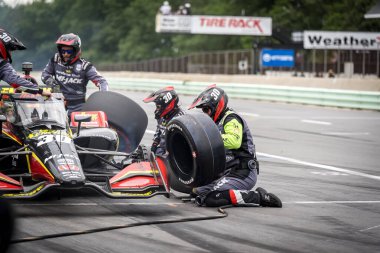 Miami, Florida 'dan PIETRO FITTIPALDI (30), WI. Dünya Savaşı' nda Elkhart Gölü 'ndeki Road America' da XPEL Grand Prix sırasında servis için pit yolundan geliyor..