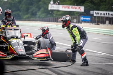Miami, Florida 'dan PIETRO FITTIPALDI (30), WI. Dünya Savaşı' nda Elkhart Gölü 'ndeki Road America' da XPEL Grand Prix sırasında servis için pit yolundan geliyor..