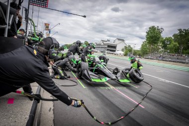 Cenevre, İsviçre 'den ROMAIN GROSJEAN (77), WI. Dünya Savaşı' nda Elkhart Gölü 'ndeki Road America' da XPEL Grand Prix sırasında servis için çukura gelir..