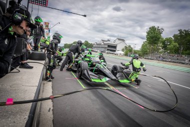 Cenevre, İsviçre 'den ROMAIN GROSJEAN (77), WI. Dünya Savaşı' nda Elkhart Gölü 'ndeki Road America' da XPEL Grand Prix sırasında servis için çukura gelir..