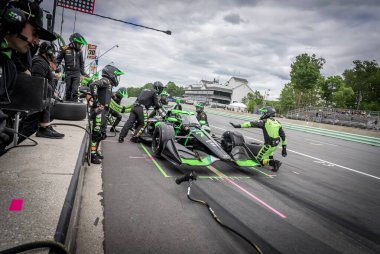 Cenevre, İsviçre 'den ROMAIN GROSJEAN (77), WI. Dünya Savaşı' nda Elkhart Gölü 'ndeki Road America' da XPEL Grand Prix sırasında servis için çukura gelir..