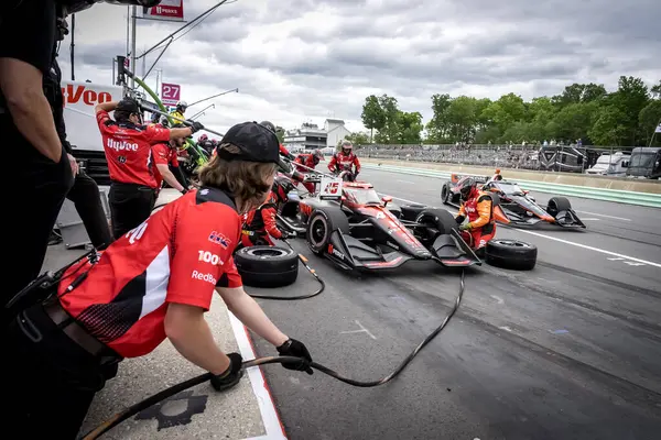 Hedensted, Danimarka 'dan Christian LUNGAARD (45), WI. Dünya Savaşı' nda Elkhart Gölü 'ndeki Road America' da XPEL Grand Prix sırasında servis için çukura gelir..