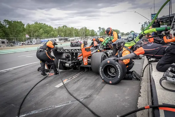 SANTINO FERRUCCI (14) Woodbury, Connecticut 'tan XPEL Grand Prix sırasında hizmet için Elkhart Gölü, WI..