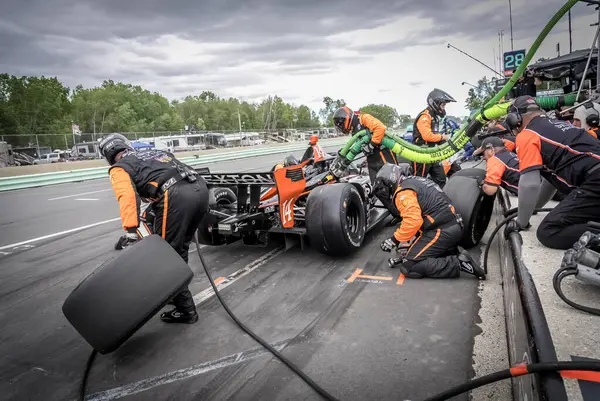 SANTINO FERRUCCI (14) Woodbury, Connecticut 'tan XPEL Grand Prix sırasında hizmet için Elkhart Gölü, WI..
