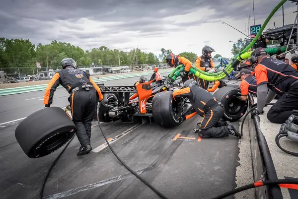 SANTINO FERRUCCI (14) Woodbury, Connecticut 'tan XPEL Grand Prix sırasında hizmet için Elkhart Gölü, WI..