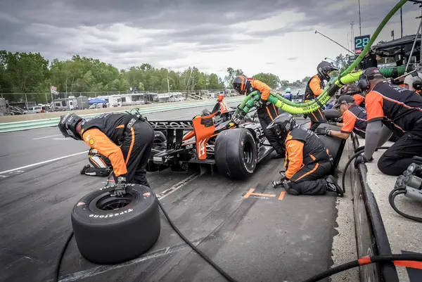 SANTINO FERRUCCI (14) Woodbury, Connecticut 'tan XPEL Grand Prix sırasında hizmet için Elkhart Gölü, WI..