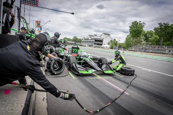 Cenevre, İsviçre 'den ROMAIN GROSJEAN (77), WI. Dünya Savaşı' nda Elkhart Gölü 'ndeki Road America' da XPEL Grand Prix sırasında servis için çukura gelir..