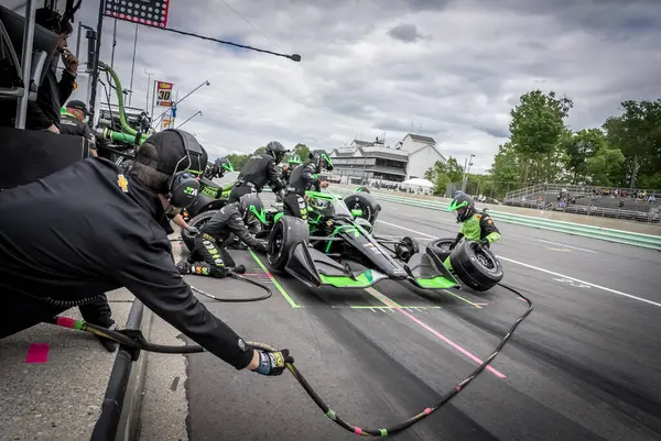 Cenevre, İsviçre 'den ROMAIN GROSJEAN (77), WI. Dünya Savaşı' nda Elkhart Gölü 'ndeki Road America' da XPEL Grand Prix sırasında servis için çukura gelir..