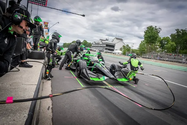 Cenevre, İsviçre 'den ROMAIN GROSJEAN (77), WI. Dünya Savaşı' nda Elkhart Gölü 'ndeki Road America' da XPEL Grand Prix sırasında servis için çukura gelir..