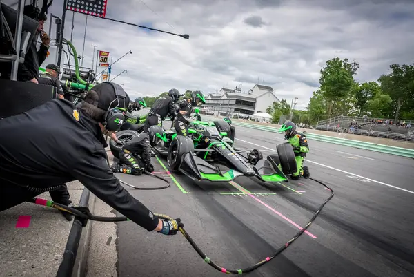 Cenevre, İsviçre 'den ROMAIN GROSJEAN (77), WI. Dünya Savaşı' nda Elkhart Gölü 'ndeki Road America' da XPEL Grand Prix sırasında servis için çukura gelir..