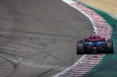 Jüpiter 'den KYLE KIRKWOOD (27), Florida Firestone Grand Prix of Monterey için Salinas, CA' daki WeatherTech Raceway Laguna Seca 'da pratik yapıyor..