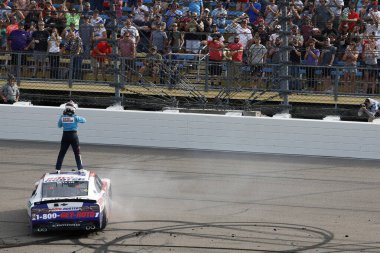 Sam Mayer, Newton, IA, ABD 'de Hy-Vee Perks 250' yi kazandı.