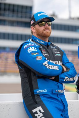 Chris Buescher Iowa Corn 350 için elemelerin başlamasını bekliyor. Newton, IA, ABD 'de etanol ile destekleniyor.