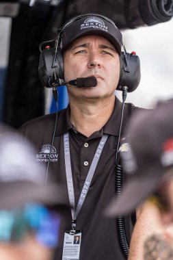 NTT INDYCAR Ekip Müdürü, LARRY FOYT JR, takımlarının Lexington, OH 'daki Orta Ohio Spor Otomobil Sahasında Honda Indy 200 antrenmanına hazırlanmasını izliyor..