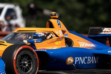 SCOTT DIXON (9) of Auckland, New Zealand practices for the Honda Indy 200 at Mid-Ohio Sports Car Course in Lexington, OH. clipart