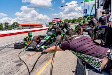Arrecifes, Arrecifes, Arjantin 'den AGUSTIN HUGO CANAPINO (78), Lexington' daki Honda Indy 200 'de servis için çukurdan aşağı iniyor..