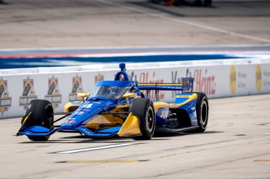 Bridgetown 'dan KYFFIN SIMPSON (R) (4), Barbados Newton, IA' daki Iowa Speedway 'de Hy-Vee Homefront 250 uygulaması.