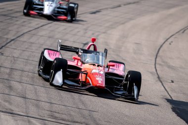 Guildford, İngiltere 'den Katherine Legge (51) Newton, IA' daki Iowa Speedway 'de Hy-Vee Homefront 250 için pratik yapmaktadır..