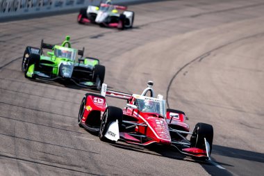 Nashville, Tennessee 'den JOSEF NEWGARDEN (2) Newton, IA' daki Iowa Speedway 'de Hy-Vee Homefront 250 uygulamaları.