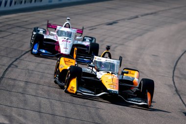 Nevada City, Kaliforniya 'dan ALEXANDER ROSSI (7), Newton, IA' daki Iowa Speedway 'de Hy-Vee Homefront 250 için uygulama yapmaktadır..