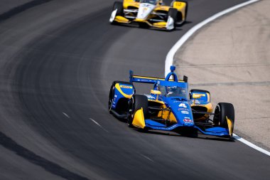 Bridgetown 'dan KYFFIN SIMPSON (R) (4), Barbados Newton, IA' daki Iowa Speedway 'de Hy-Vee Homefront 250 uygulaması.