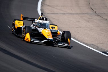 Nevada City, Kaliforniya 'dan ALEXANDER ROSSI (7), Newton, IA' daki Iowa Speedway 'de Hy-Vee Homefront 250 için uygulama yapmaktadır..