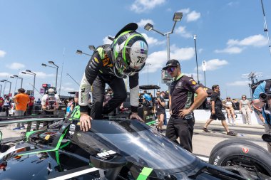 Arrecifes, Arrecifes, Arjantin 'den AGUSTIN HUGO CANAPINO (78), Newton, IA' daki Iowa Speedway 'de Hy-Vee Homefront 250 yarışına katılmaya hazırlanıyor..