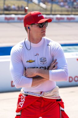 Nashville, Tennessee 'den JOSEF NEWGARDEN (2), Newton, IA' daki Iowa Speedway 'de Hy-Vee Homefront 250 yarışına katılmaya hazırlanıyor..