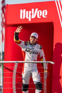 Miami, Florida 'dan PIETRO FITTIPALDI (30), Newton, IA' daki Iowa Speedway 'de Hy-Vee Homefront 250' den önce hayranlara tanıtıldı..