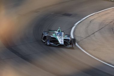 NTT INDYCAR SERİS sürücüsü, 28 yaşındaki Kumla, İsveç 'li MARCUS ERICSSON (28), Newton, IA' daki Iowa Speedway 'de Hy-Vee Homefront 250 sırasında dönüşlerde yarışır..