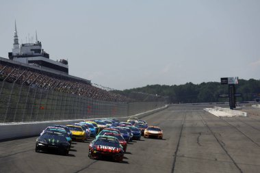 William Byron, VISITPA.com 'un Long Pond, PA, ABD' de sunduğu Büyük Amerikan Kaçışı 400 yarışmasında sahada başı çekiyor.