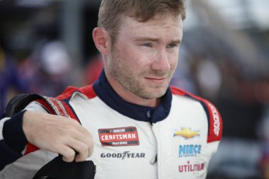 Matt Mills, Lübnan, TN, ABD 'deki Rackley Roofing 200 için antrenman yapıyor.