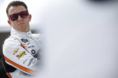 AJ Allmendinger, Lübnan, TN, ABD 'deki Tennessee Piyangosunun 250 sayısının provasını yapıyor.