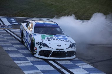 John Hunter Nemechek, Lübnan, TN, ABD 'de Tennessee Piyangosunun 250' sini kazandı.