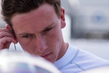 Bridgetown, Barbados 'tan KYFFIN SIMPSON (R) (4) (BRB) Madison, IL' deki World Wide Technology Raceway 'de Bommarito Otomotiv Grubu 500' e katılmaya hazırlanıyor..